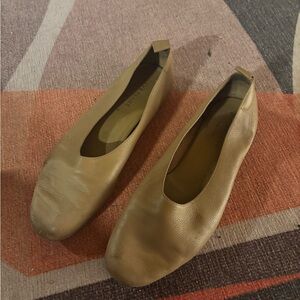 Everlane Elegant Tan Leather Flats